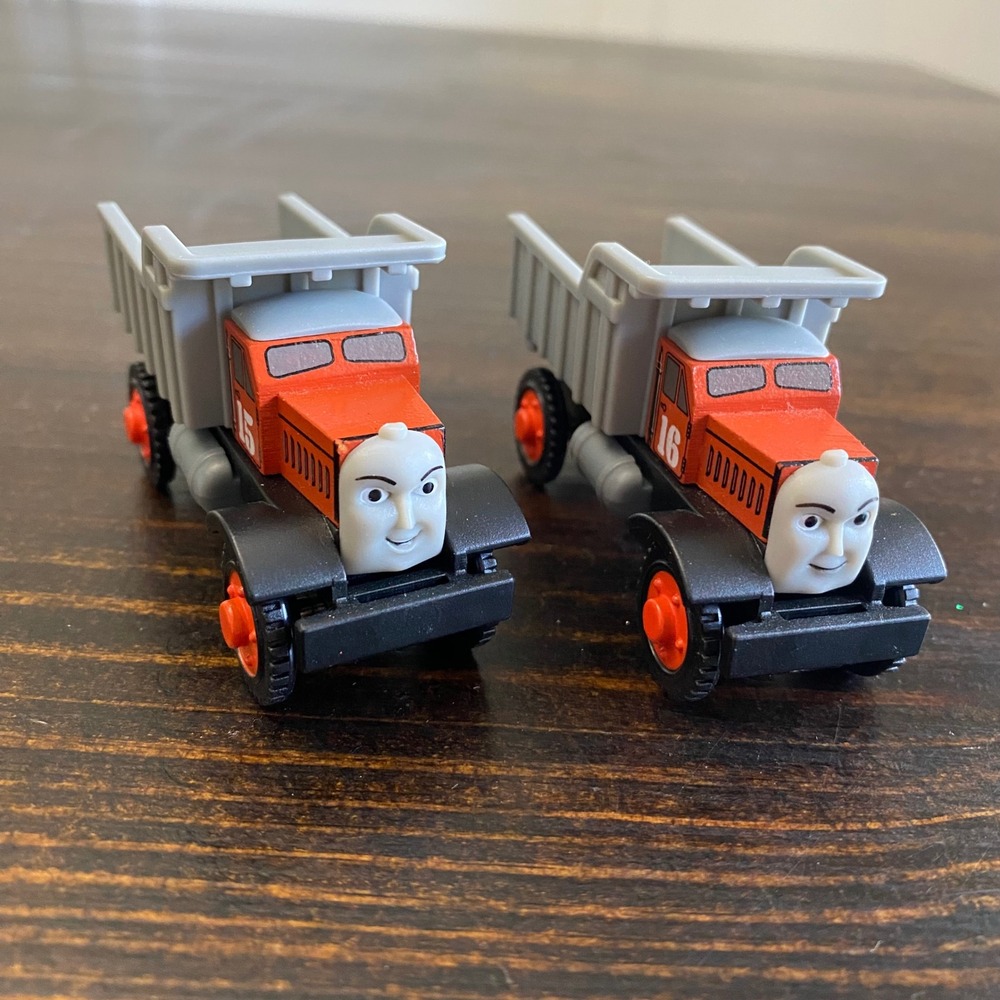 Thomas & Friends Wooden Railway Max and Monty Dump Trucks Learning Curve 15 16